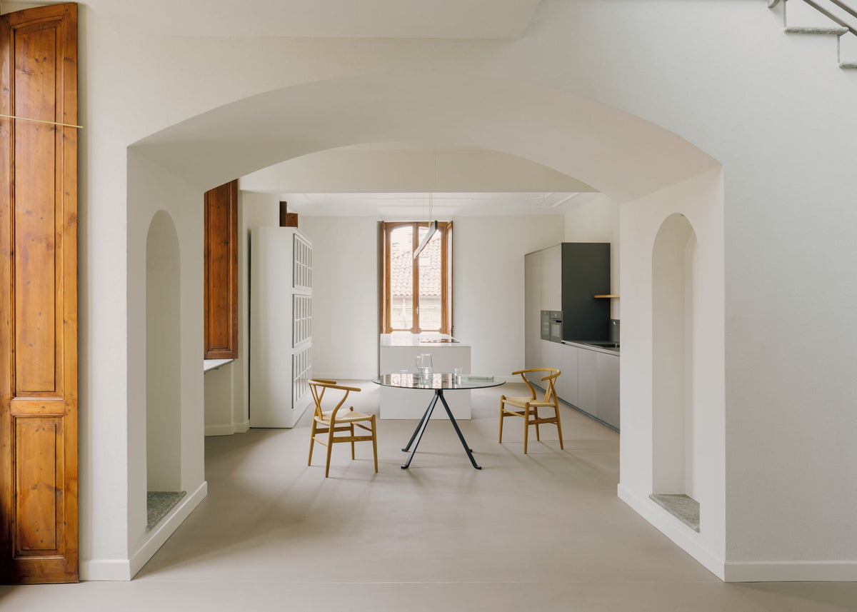 La casa degli ippocastani: ristrutturazione liberty a Biella con cucina Modulnova e arredi Carl Hansen
