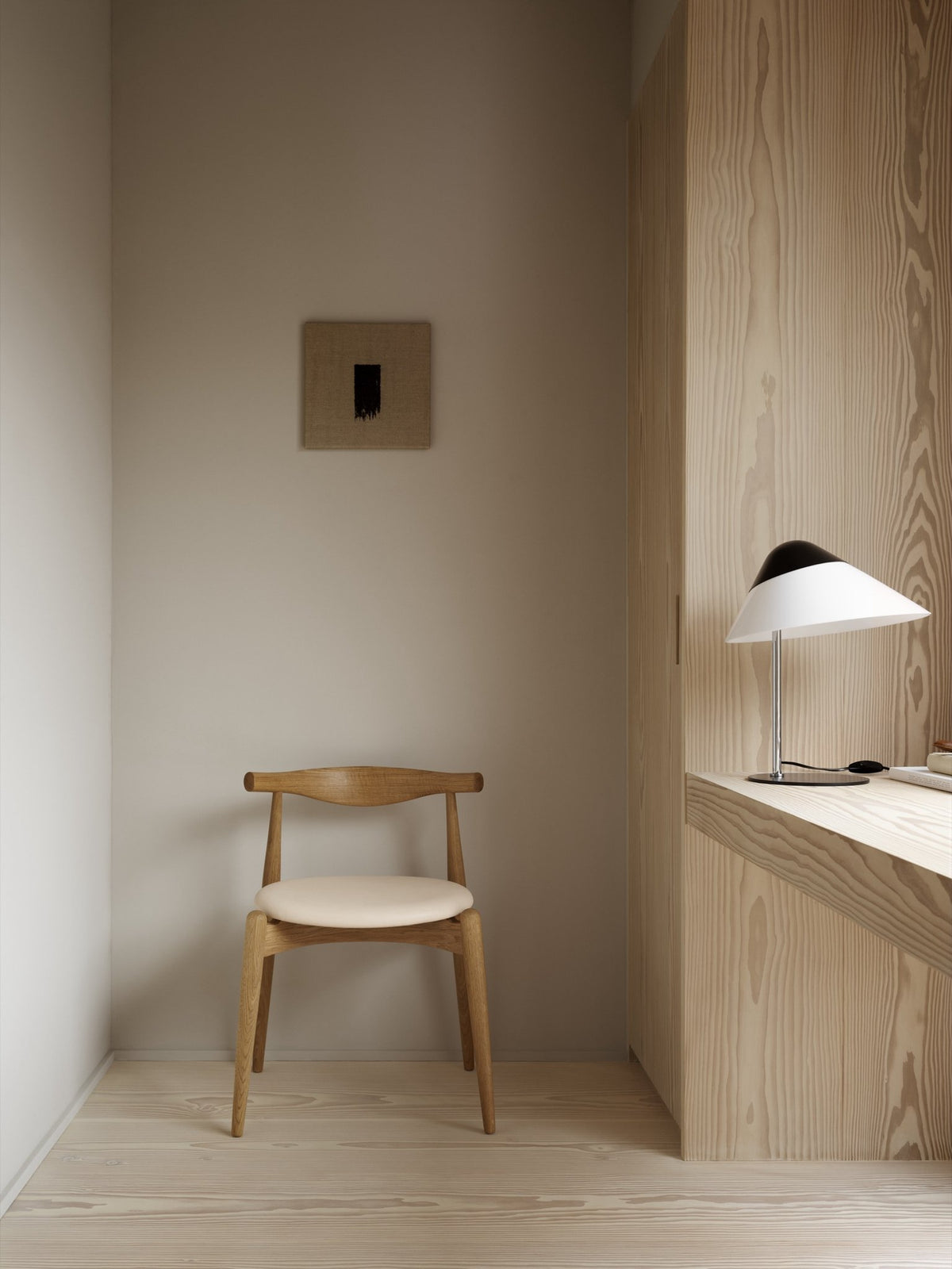 CH20 Elbow Chair
