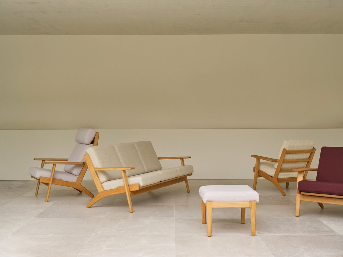 CH290 Lounge Chair